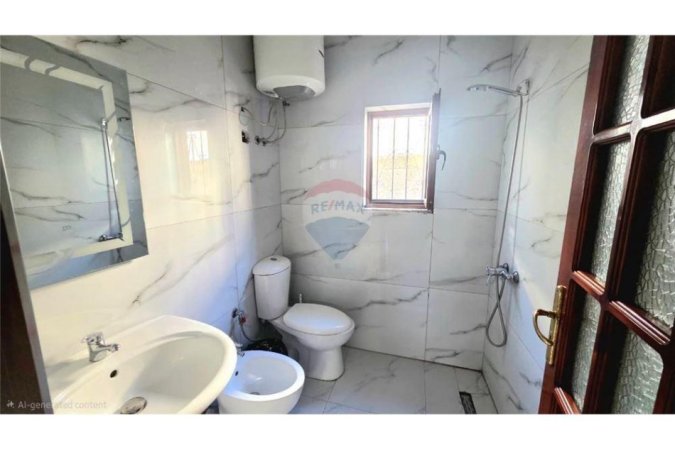 Vlore - Lungomare, jepet me qera apartament 2+1+Aneks+Ballkon Kati 1, 200 m² 400 € (Vendndodhja: Zona 7 Pallatet, pranë Lungomares, Vlorë)