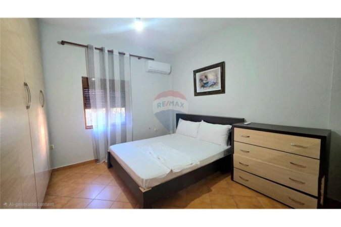 Vlore - Lungomare, jepet me qera apartament 2+1+Aneks+Ballkon Kati 1, 200 m² 400 € (Vendndodhja: Zona 7 Pallatet, pranë Lungomares, Vlorë)