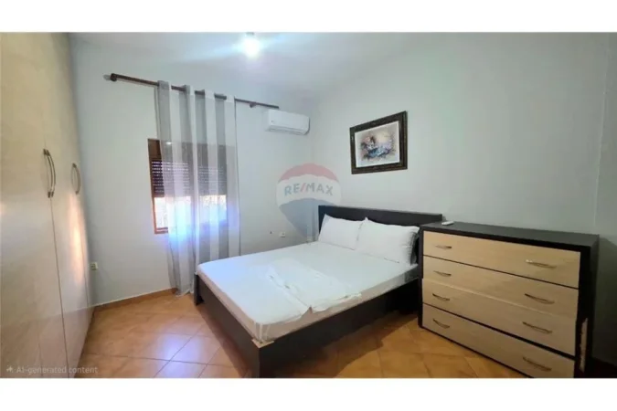 Vlore - Lungomare, jepet me qera apartament 2+1+Aneks+Ballkon Kati 1, 200 m² 400 € (Vendndodhja: Zona 7 Pallatet, pranë Lungomares, Vlorë)