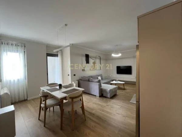 Tirane, jepet me qera apartament 1+1+Ballkon Kati 3, 77 m² 1.100 € 
