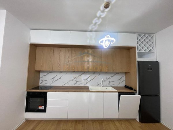 Tirane, jepet me qera apartament 1+1 Kati 6, 73 m² 650 € (ZOGU I ZI)