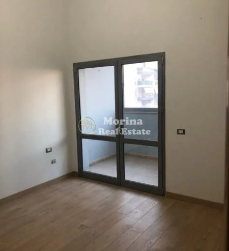 Tirane, jepet me qera ambjent biznesi Kati 1, 34 m² 380 € (Zogu i Zi)