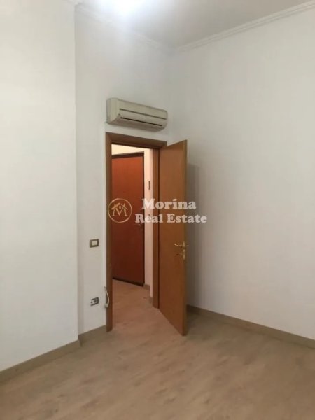 Tirane, jepet me qera ambjent biznesi Kati 1, 34 m² 380 € (Zogu i Zi)