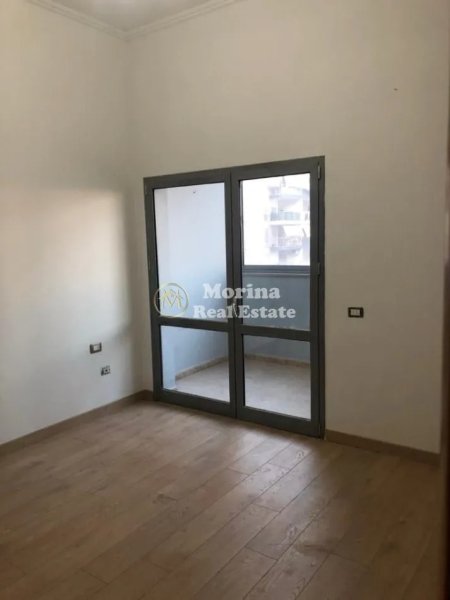 Tirane, jepet me qera ambjent biznesi Kati 1, 34 m² 380 € (Zogu i Zi)