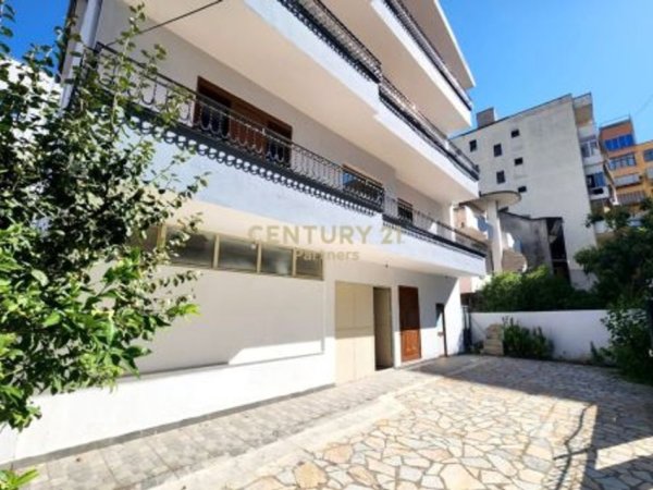 jepet me qera Vile 3 Katshe Kati 4, 604 m² 4.000 €