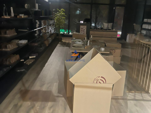 Tirane, jepet me qera ambjent biznesi Kati 2, 115 m² 1.500 € 