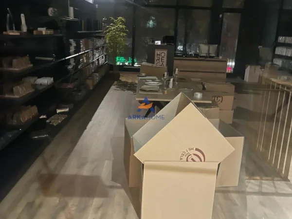 Tirane, jepet me qera ambjent biznesi Kati 2, 115 m² 1.500 € 