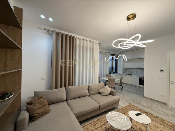 Tirane, jepet me qera apartament 2+1 Kati 4, 115 m² 1.500 € 