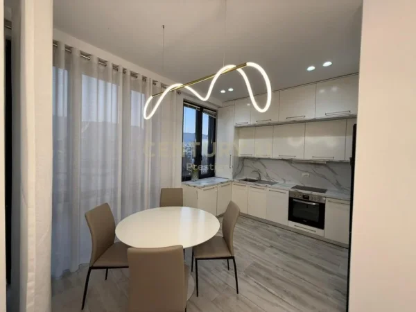 Tirane, jepet me qera apartament 2+1 Kati 4, 115 m² 1.500 € 