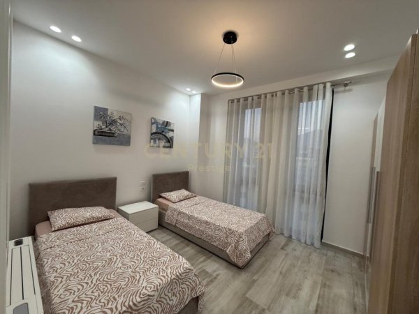 Tirane, jepet me qera apartament 2+1 Kati 4, 115 m² 1.500 € 