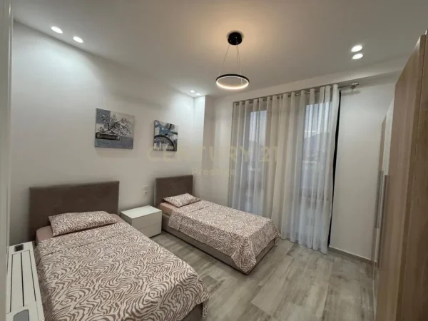 Tirane, jepet me qera apartament 2+1 Kati 4, 115 m² 1.500 € 