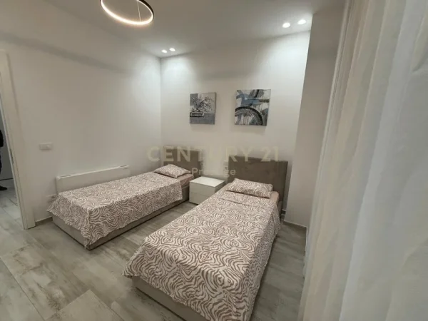 Tirane, jepet me qera apartament 2+1 Kati 4, 115 m² 1.500 € 
