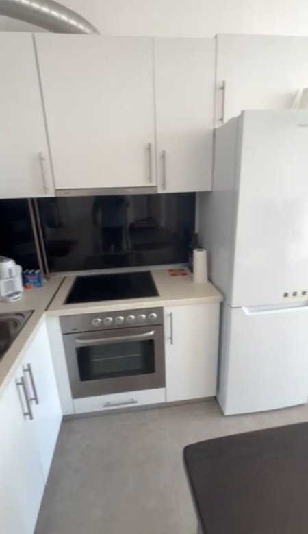 Tirane, jepet me qera apartament 2+1+Ballkon Kati 6, 90 m² 430 € (në zonën e Rruges 5 Maj te pallatet e bashkise)
