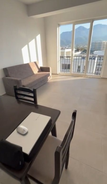 Tirane, jepet me qera apartament 2+1+Ballkon Kati 6, 90 m² 430 € (në zonën e Rruges 5 Maj te pallatet e bashkise)