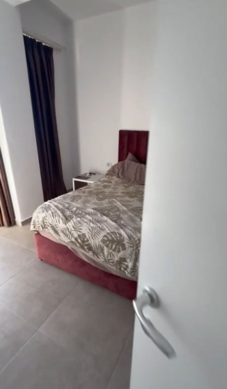 Tirane, jepet me qera apartament 2+1+Ballkon Kati 6, 90 m² 430 € (në zonën e Rruges 5 Maj te pallatet e bashkise)