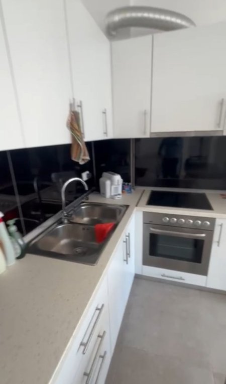 Tirane, jepet me qera apartament 2+1+Ballkon Kati 6, 90 m² 430 € (në zonën e Rruges 5 Maj te pallatet e bashkise)