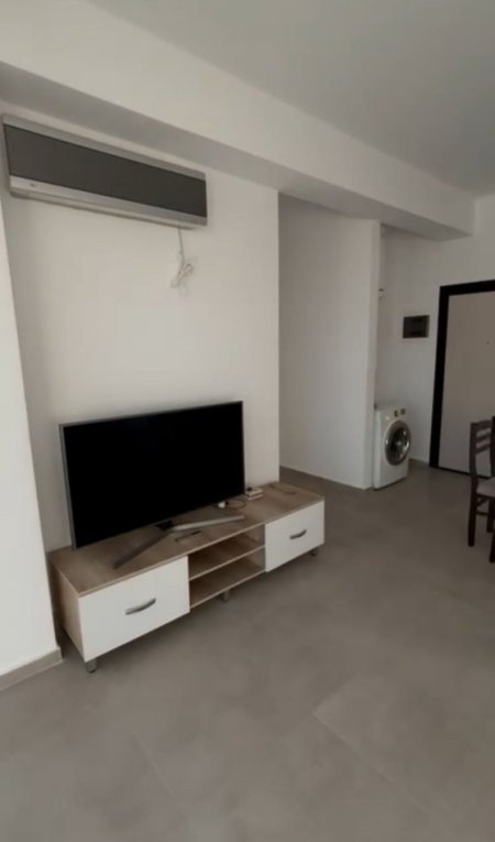 Tirane, jepet me qera apartament 2+1+Ballkon Kati 6, 90 m² 430 € (në zonën e Rruges 5 Maj te pallatet e bashkise)