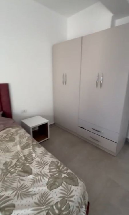Tirane, jepet me qera apartament 2+1+Ballkon Kati 6, 90 m² 430 € (në zonën e Rruges 5 Maj te pallatet e bashkise)