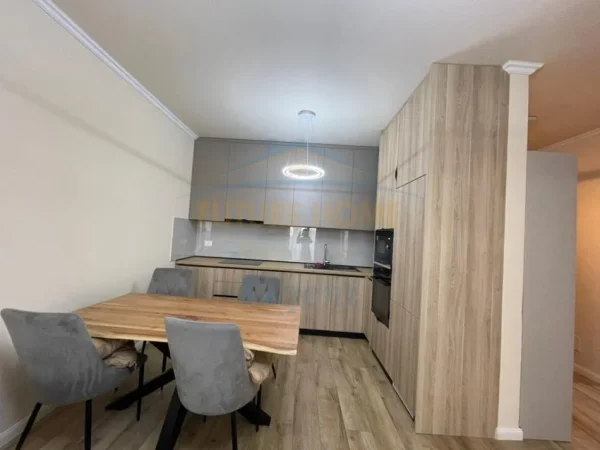 Tirane, jepet me qera apartament 1+1+Aneks+Ballkon Kati 2, 72 m² 1.000 € (Liqeni thatë)