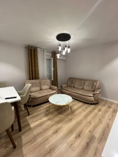 Tirane, jepet me qera apartament 2+1 Kati 1, 850 € 