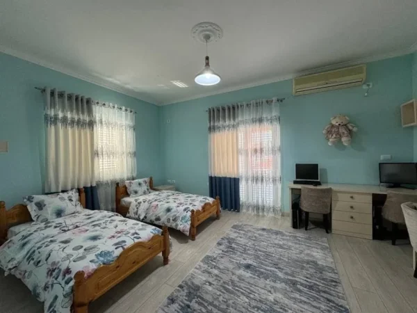 Tirane, jepet me qera apartament 2+1+Aneks+Ballkon Kati 2, 105 m² 600 €