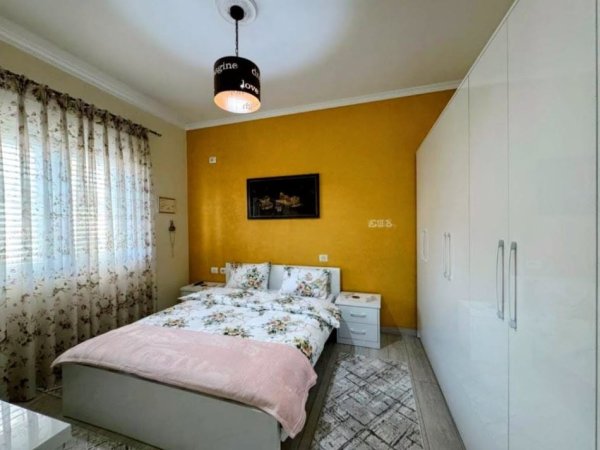 Tirane, jepet me qera apartament 2+1+Aneks+Ballkon Kati 2, 105 m² 600 €