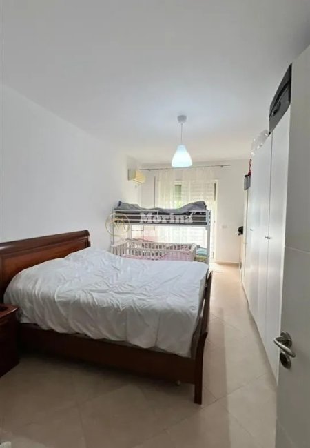 Tirane, shitet apartament 1+1 Kati 1, 82 m² 103.000 € (Fresku)