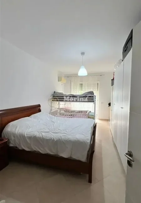 Tirane, shitet apartament 1+1 Kati 1, 82 m² 103.000 € (Fresku)