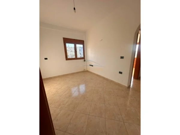 Vlore, jepet me qera Vile 3 Katshe , 315 m² 980 € (Afer Qenders Vlore)