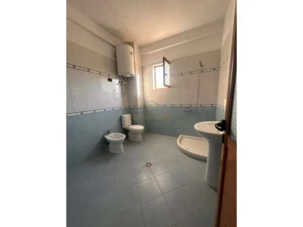 Vlore, jepet me qera Vile 3 Katshe , 315 m² 980 € (Afer Qenders Vlore)