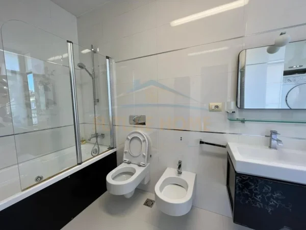 Tirane, jepet me qera apartament 2+1 Kati 7, 123 m² 1.600 € (Pjeter Bogdani)