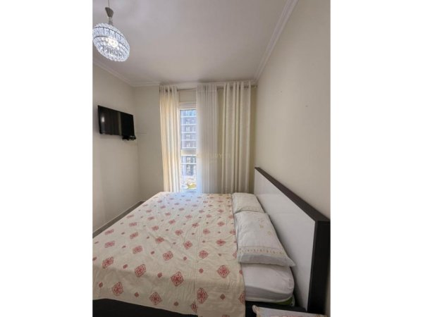 Tirane, jepet me qera apartament 1+1+Ballkon Kati 3, 60 m² 670 € 