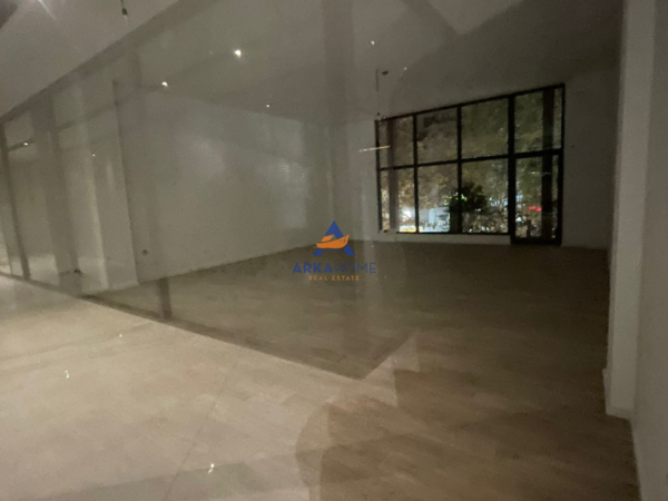 Tirane, jepet me qera ambjent biznesi Kati 2, 132 m² 2.757 € 