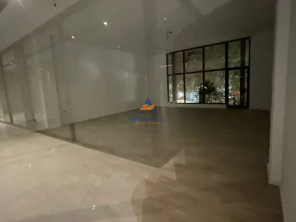 Tirane, jepet me qera ambjent biznesi Kati 2, 132 m² 2.757 € 