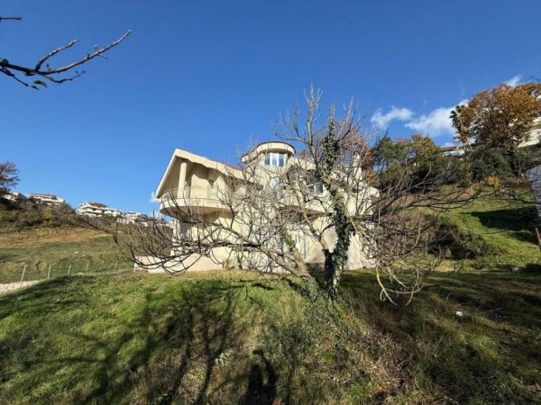 Tirane, shitet Vile 4+1+Aneks+Ballkon Kati 2, 247 m² 270.000 € 