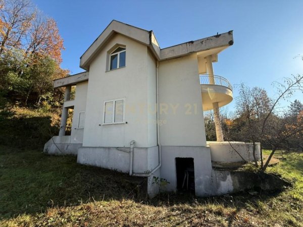 Tirane, shitet Vile 4+1+Aneks+Ballkon Kati 2, 247 m² 270.000 € 