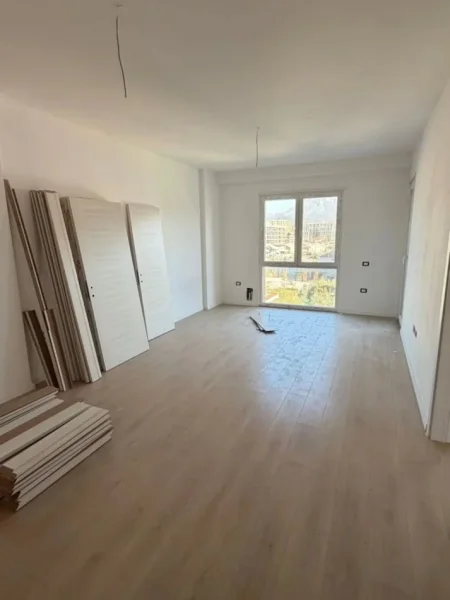 Tirane, shitet apartament 1+1+Ballkon Kati 5, 63 m² 78.750 € (paskuqan)