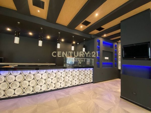 Tirane, jepet me qera ambjent biznesi Kati 0, 200 m² 1.000 € 
