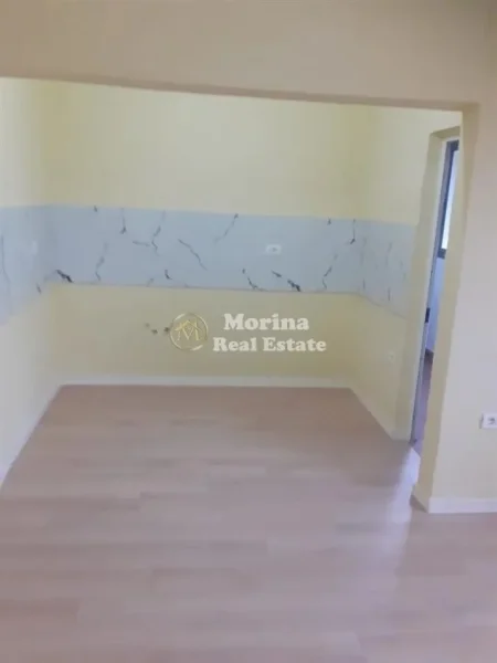 Tirane, shitet apartament 1+1 Kati 2, 53 m² 100.000 € (Shkolla e Bashkuar)