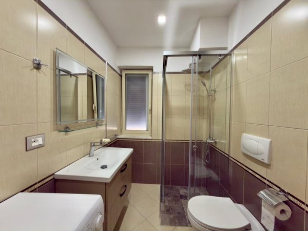 Tirane, jepet me qera apartament 1+1+Ballkon , 60 m² 570 € (Shkolla e Kuqe )