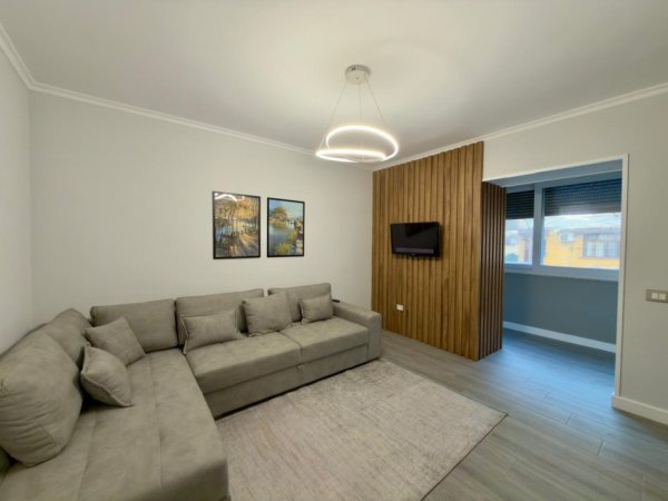 Tirane, jepet me qera apartament 1+1+Ballkon , 60 m² 570 € (Shkolla e Kuqe )