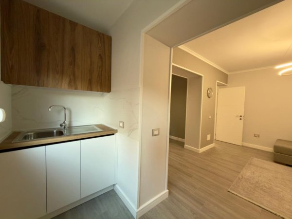 Tirane, jepet me qera apartament 1+1+Ballkon , 60 m² 570 € (Shkolla e Kuqe )