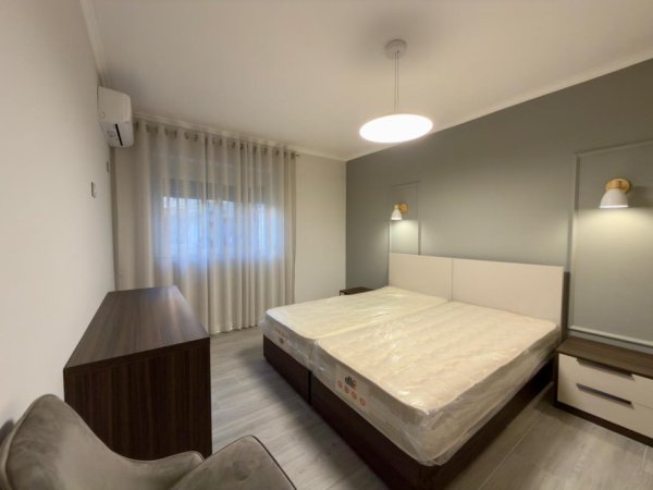Tirane, jepet me qera apartament 1+1+Ballkon , 60 m² 570 € (Shkolla e Kuqe )