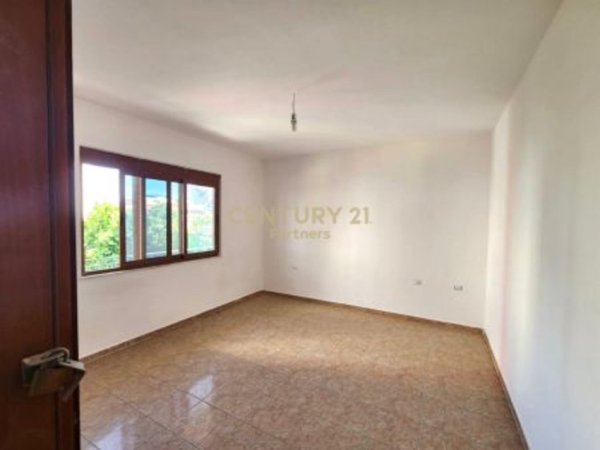 Tirane, jepet me qera Vile , 604 m² 4.000 € 