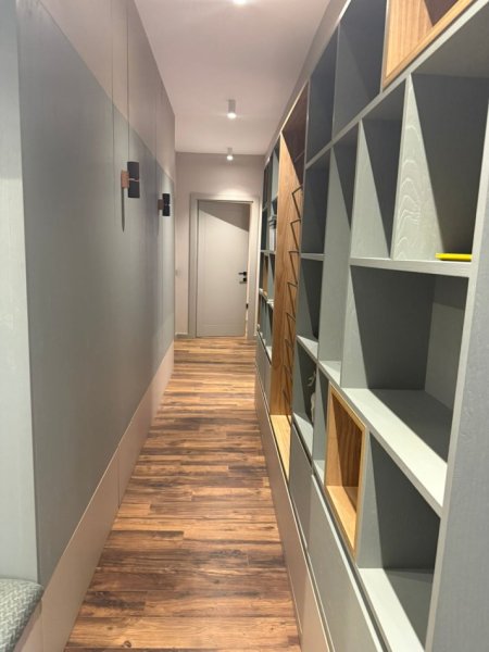 Tirane, shes apartament 2+1+Ballkon Kati 5, 121 m² 290.000 € (Kompleksi Delijorgji)