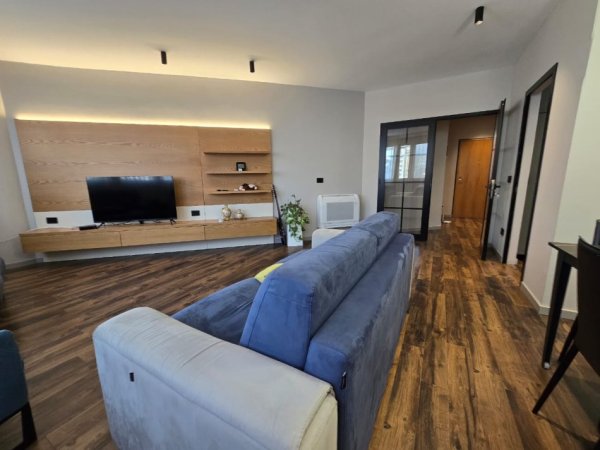 Tirane, shes apartament 2+1+Ballkon Kati 5, 121 m² 290.000 € (Kompleksi Delijorgji)