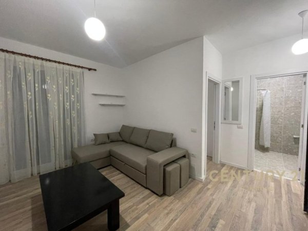 Tirane, jepet me qera apartament 1+1 Kati 3, 56 m² 400 € 