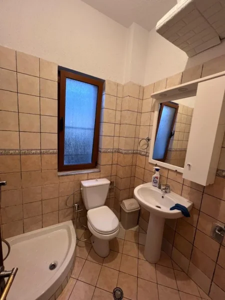 Tirane, jepet me qera apartament 2+1 Kati 1, 85 m² 500 € (Selite.)