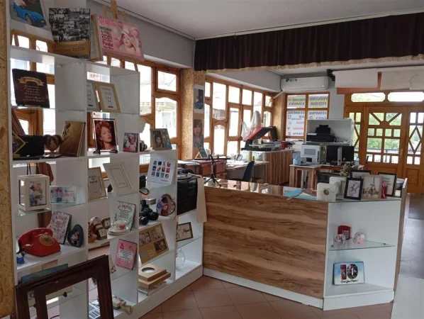 Pogradec okazion,Shitet Biznes I Kompletuar Studio Stampime ,Printime ,Foto. 10.000 €