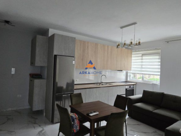 Tirane, jepet me qera apartament 2+1+Ballkon Kati 3, 82 m² 630 € 